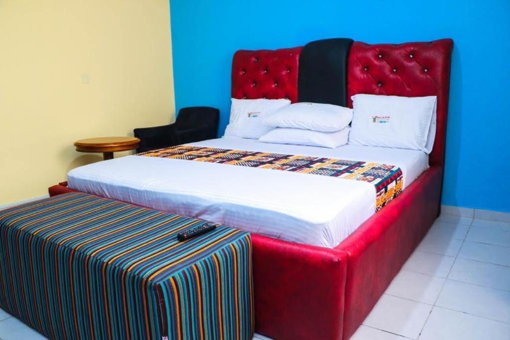 Dc Ambassadors Hotel Dawhwenya Exteriör bild